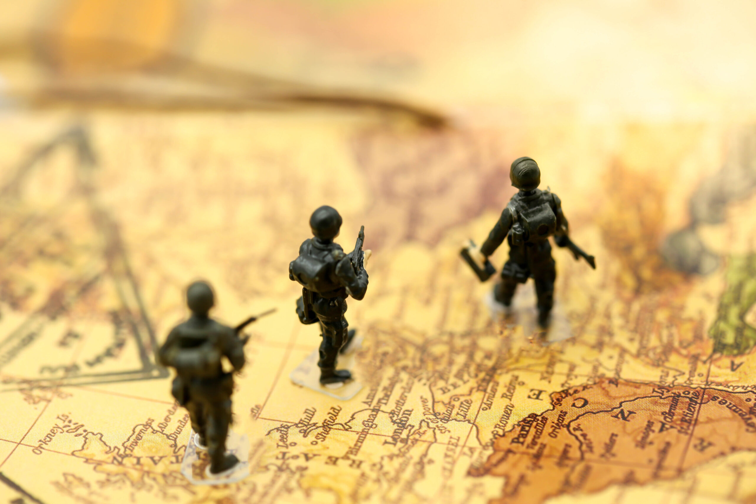 Miniature,People,:,Soldiers,Team,With,World,Map,war,,Army,,Military,